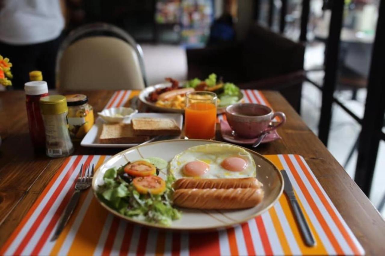 วอท์สอัพ เชียงใหม่ Hostel ภายนอก รูปภาพ